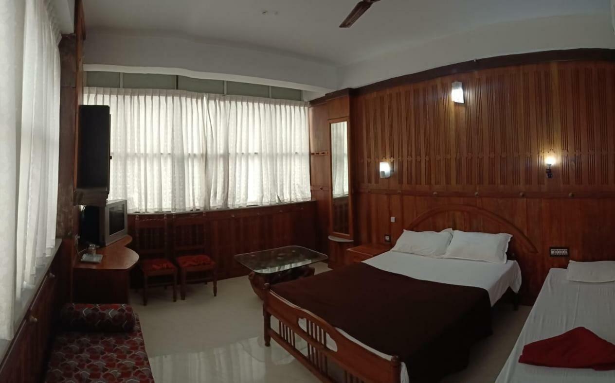 Dolphin Residency Hotel Thekkady Exterior foto